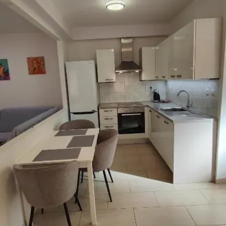 House Emma Σίμπενικ